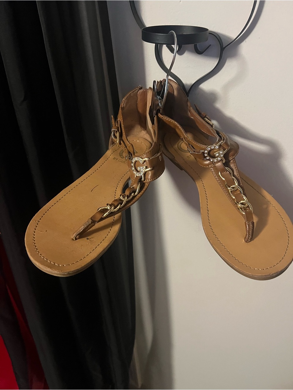 Guess Tan Leather T‑Strap Sandals with Gold Chain Detail